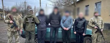 З незнайомців 6000 тис дол, а з сусіда – лише 100: біля Сарати затримали перевізника втікачів за кордон